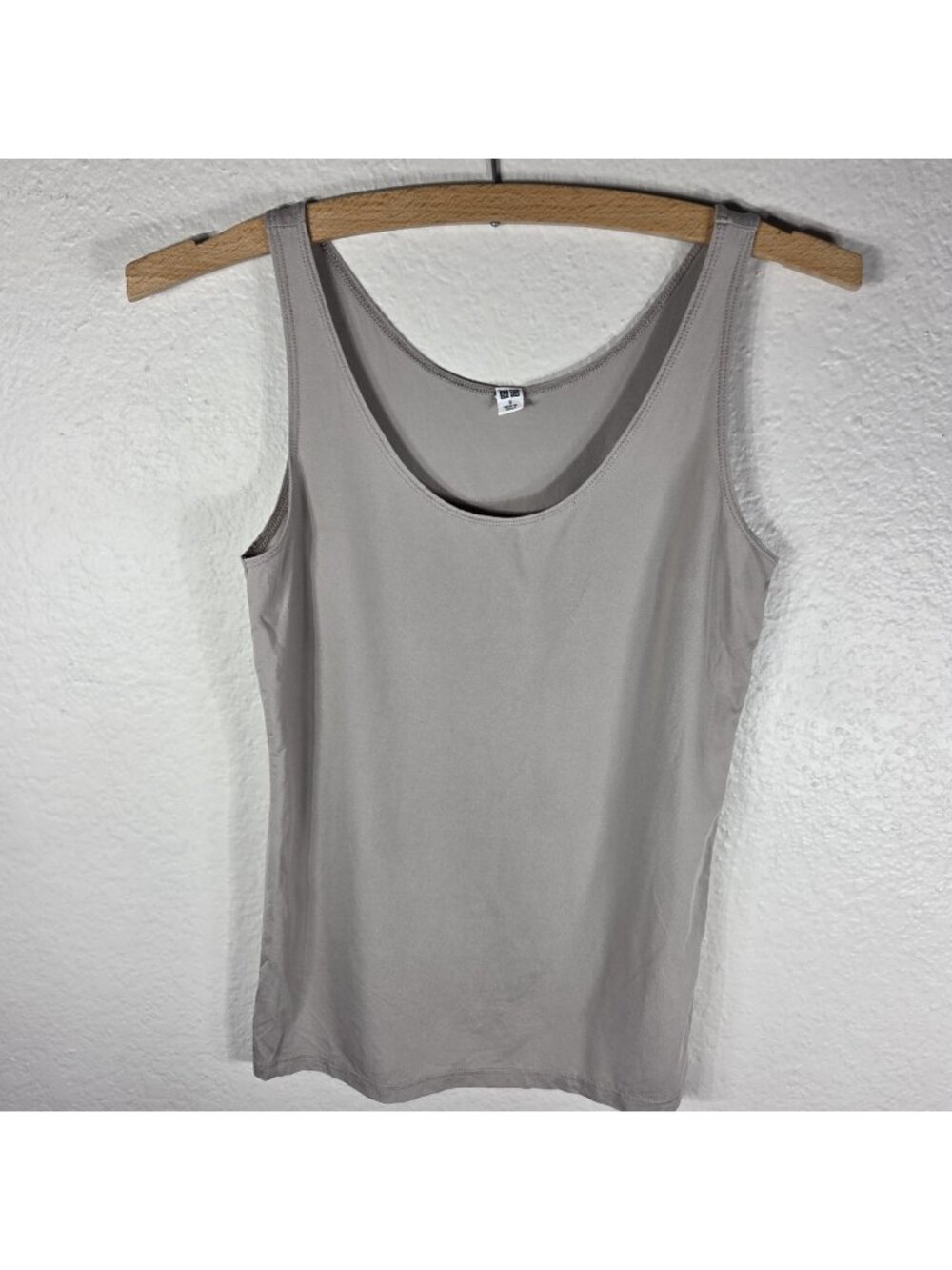 Uniqlo Airism Light Gray Scoop Neck Tank Top Size S Bust 33-34in Minimal Basics